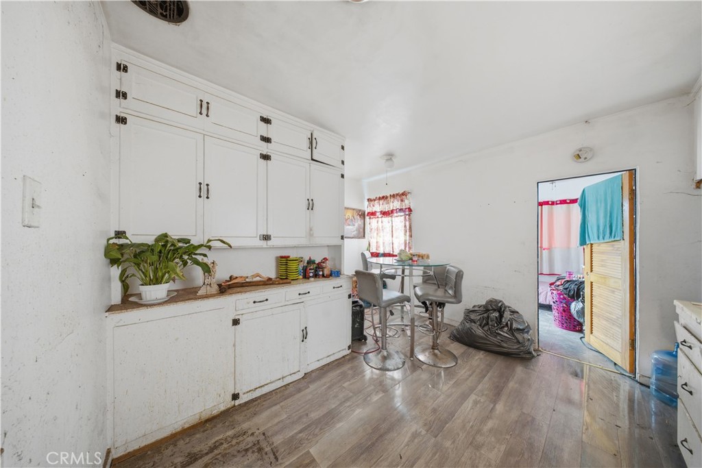 511 North Chester Avenue Compton, CA 90221 - Photo 4 of 9