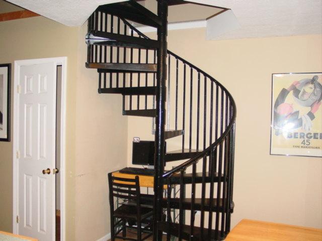531 West Harper Road Portland, TN 37148 - Photo 10 of 20 GORGEOUS SPIRAL STAIRCASE