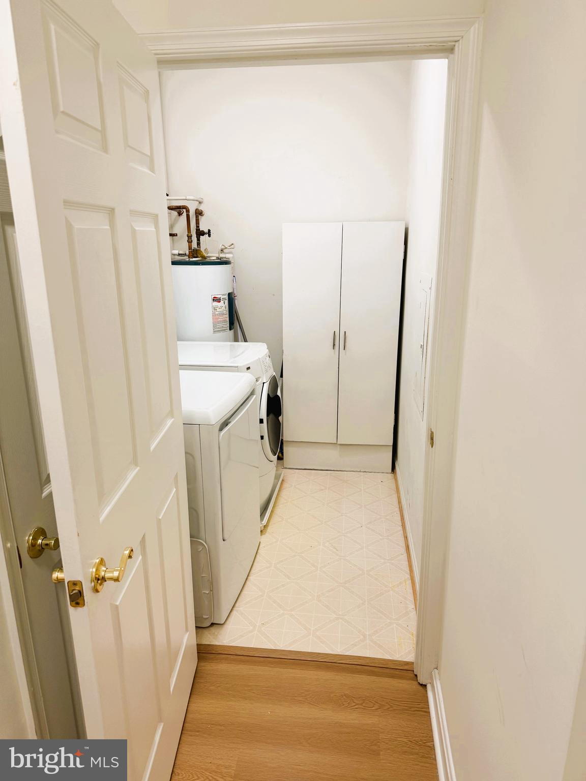 4330 L Cannon Ridge Court, Unit 31 Fairfax, VA 22033 - Photo 11 of 32 laundry room adjacent to foyer