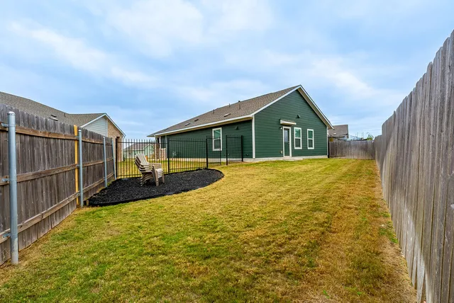 $1,750 | 7700 Poppy Petal Drive, Del Valle, TX 78617