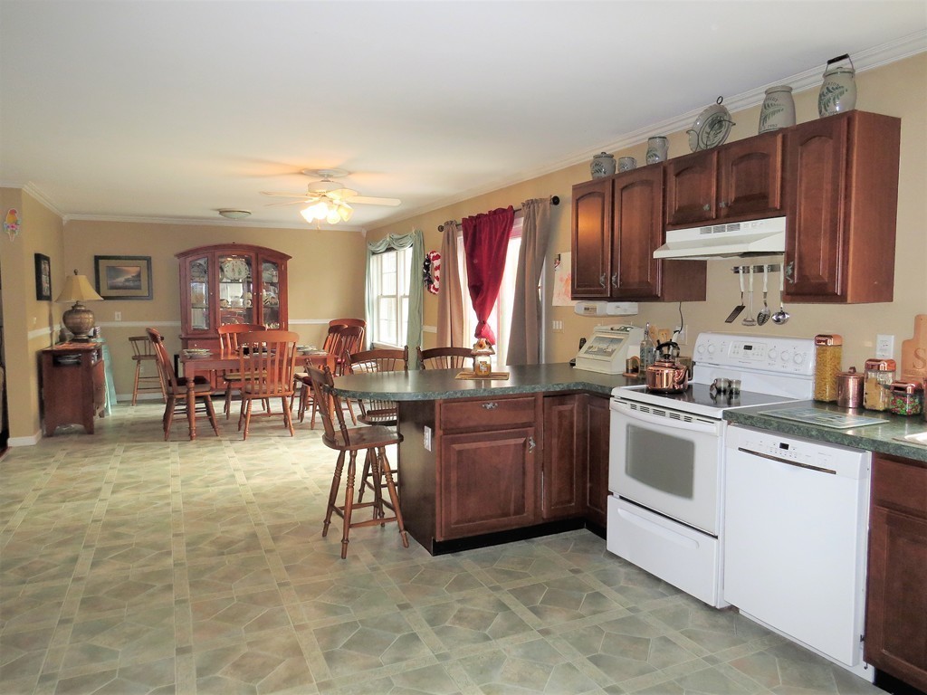146 Wapping Road Kingston, MA 02364 - Photo 3 of 28 Gallery Image 3