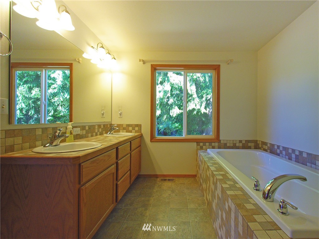 4035 O Brien Road Port Angeles, WA 98362 - Photo 13 of 25 Gallery Image 13
