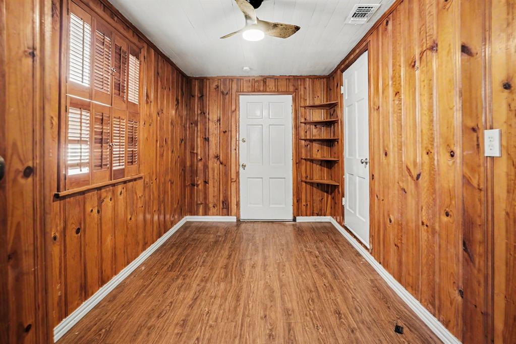 910 Reverchon Drive Dallas, TX 75211 - Photo 7 of 15 Gallery Image 7