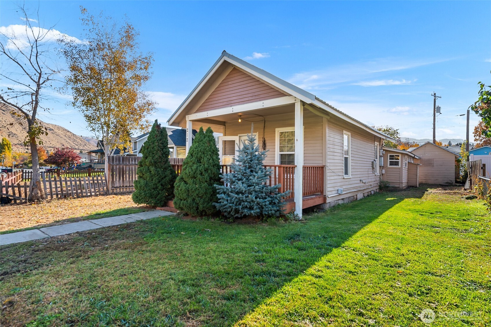 212 Riverside Drive Cashmere, WA 98815 - Photo 2 of 30 Gallery Image 2