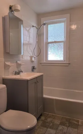 $1,850 | 560 William Street, Unit 1, Fall River, MA 02721