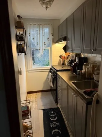 $1,850 | 560 William Street, Unit 1, Fall River, MA 02721
