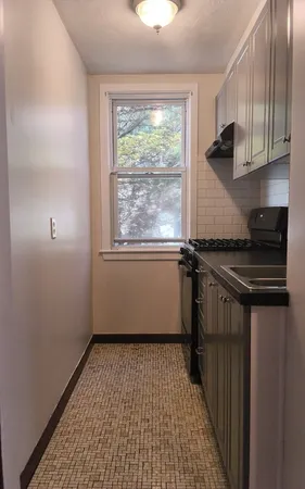 $1,850 | 560 William Street, Unit 1, Fall River, MA 02721