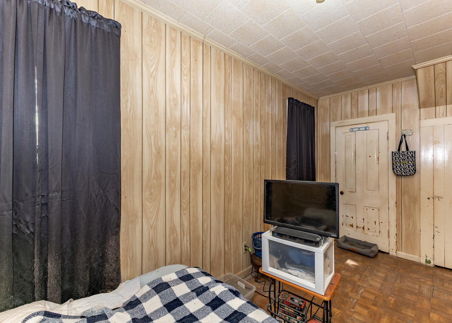 918 16th Avenue Fulton, IL 61252 - Photo 10 of 20 a bedroom with a bed and a television