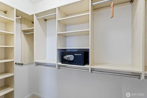 $890,000 | 2801 1st Avenue, Unit 401, Seattle, WA 98121