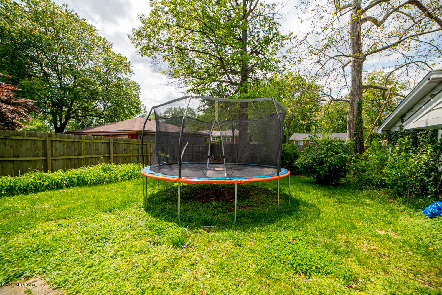 6341 Hunters Grove Road Louisville, KY 40216 - Photo 46 of 56 Backyard