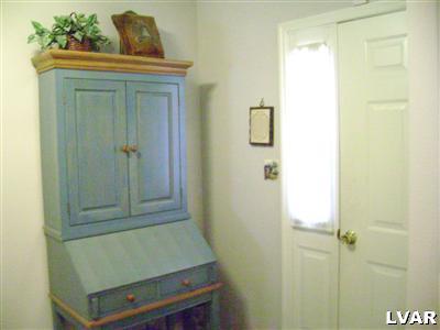 2590 Ben Jon Road Easton, PA 18040 - Photo 3 of 16 Gallery Image 3