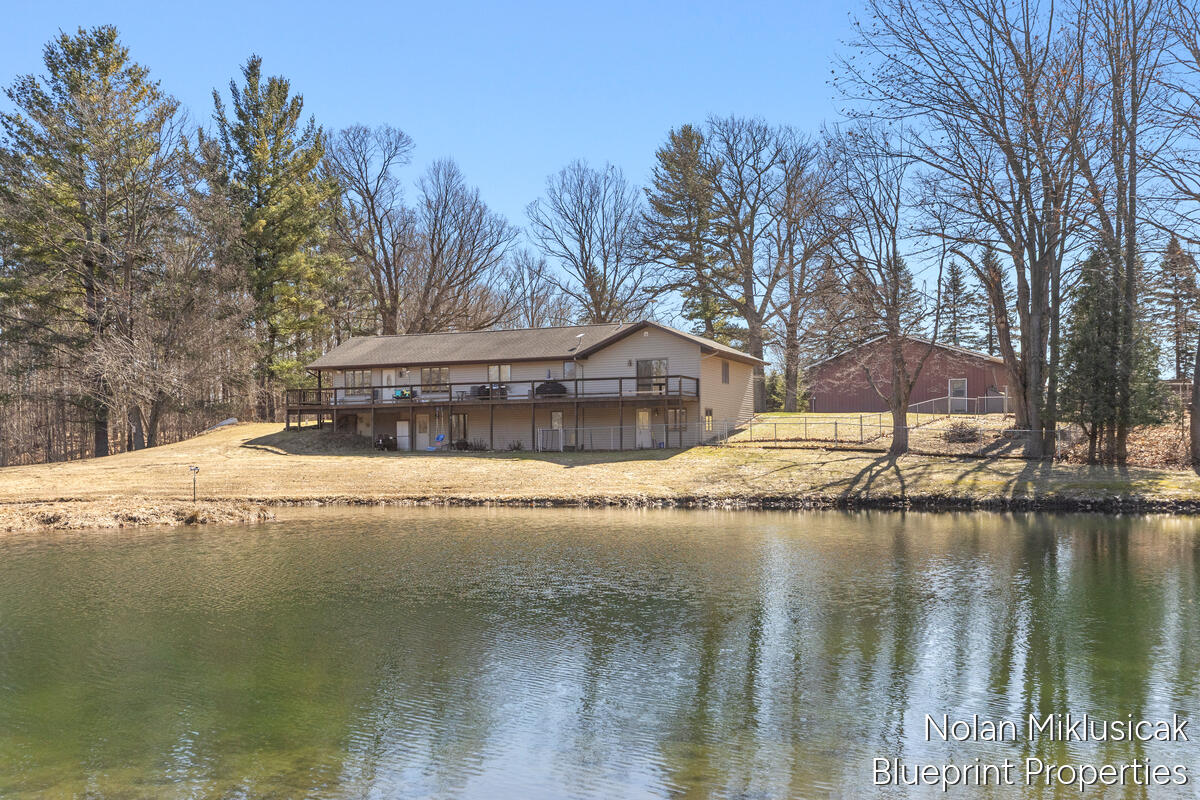 15342 West Almy Road Howard City, MI 49329 - Photo 4 of 82 15342-West-Almy_053