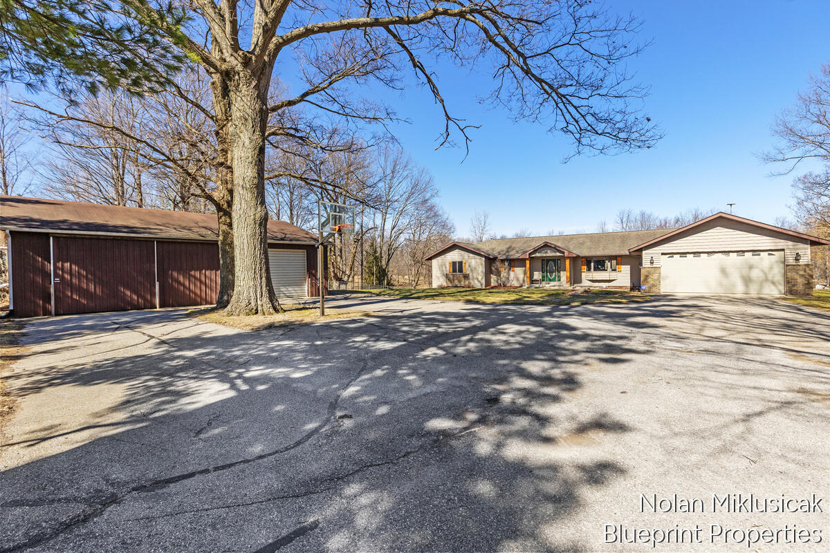 15342 West Almy Road Howard City, MI 49329 - Photo 5 of 82 15342-West-Almy_002