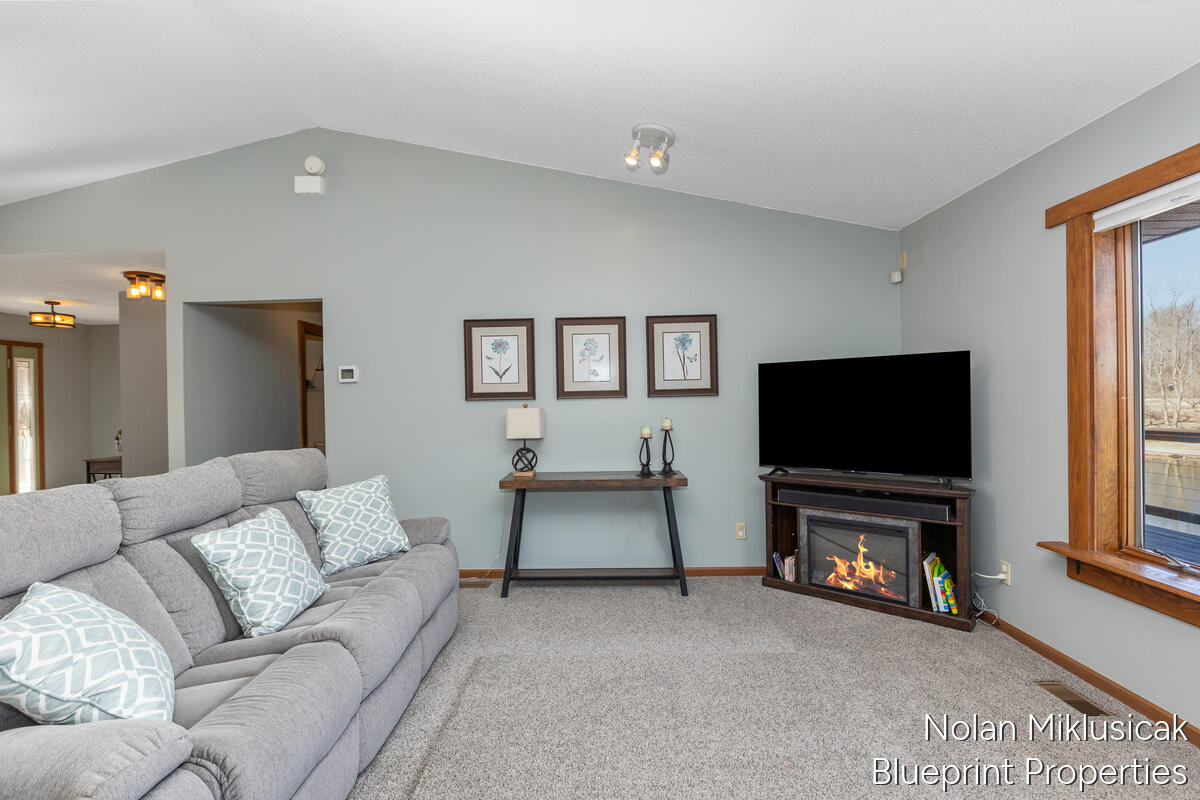 15342 West Almy Road Howard City, MI 49329 - Photo 10 of 82 15342-West-Almy_009