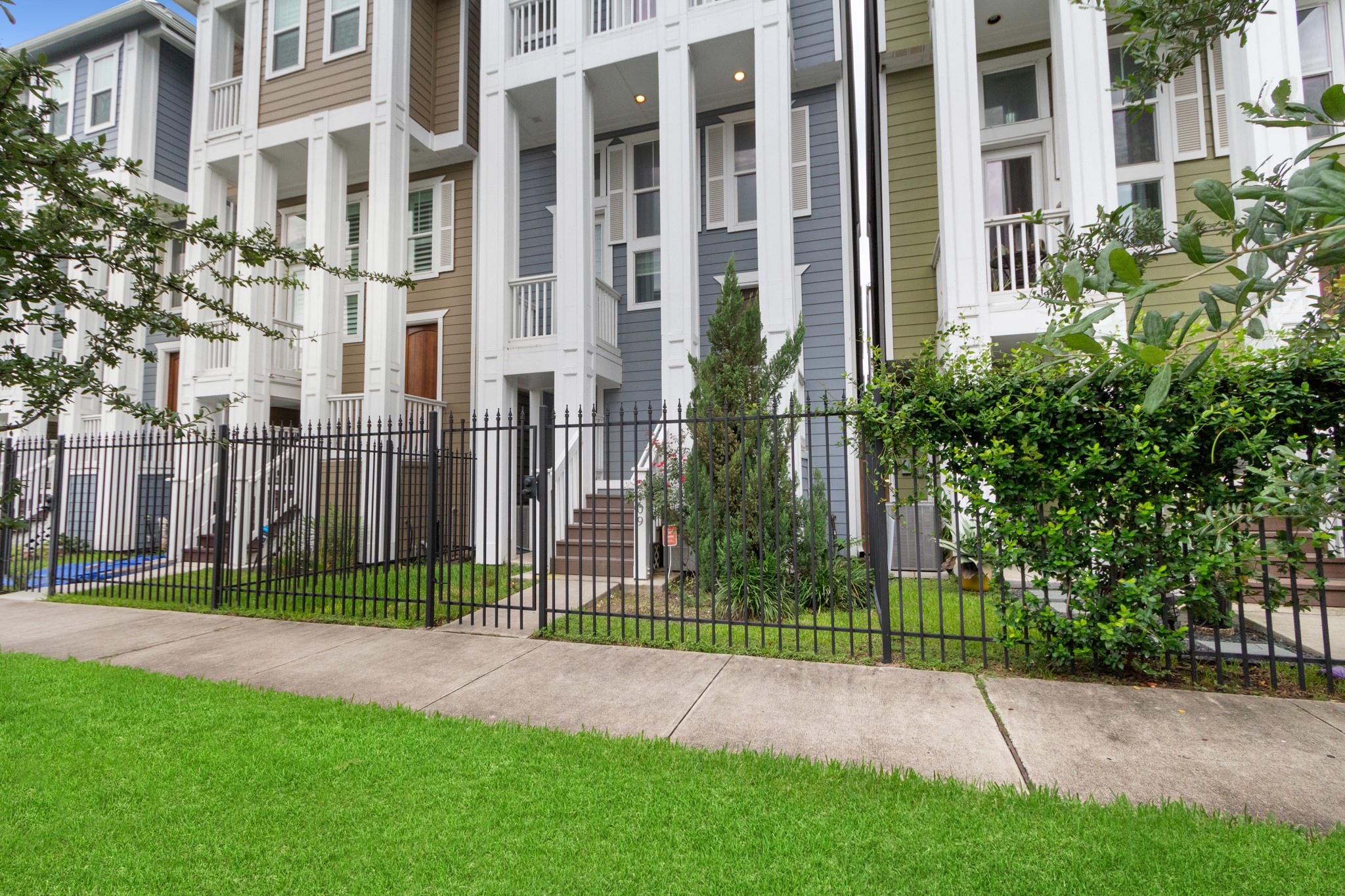 2409 Lawrence Street Houston, TX 77008 - Photo 2 of 21 a view of a park with a plants