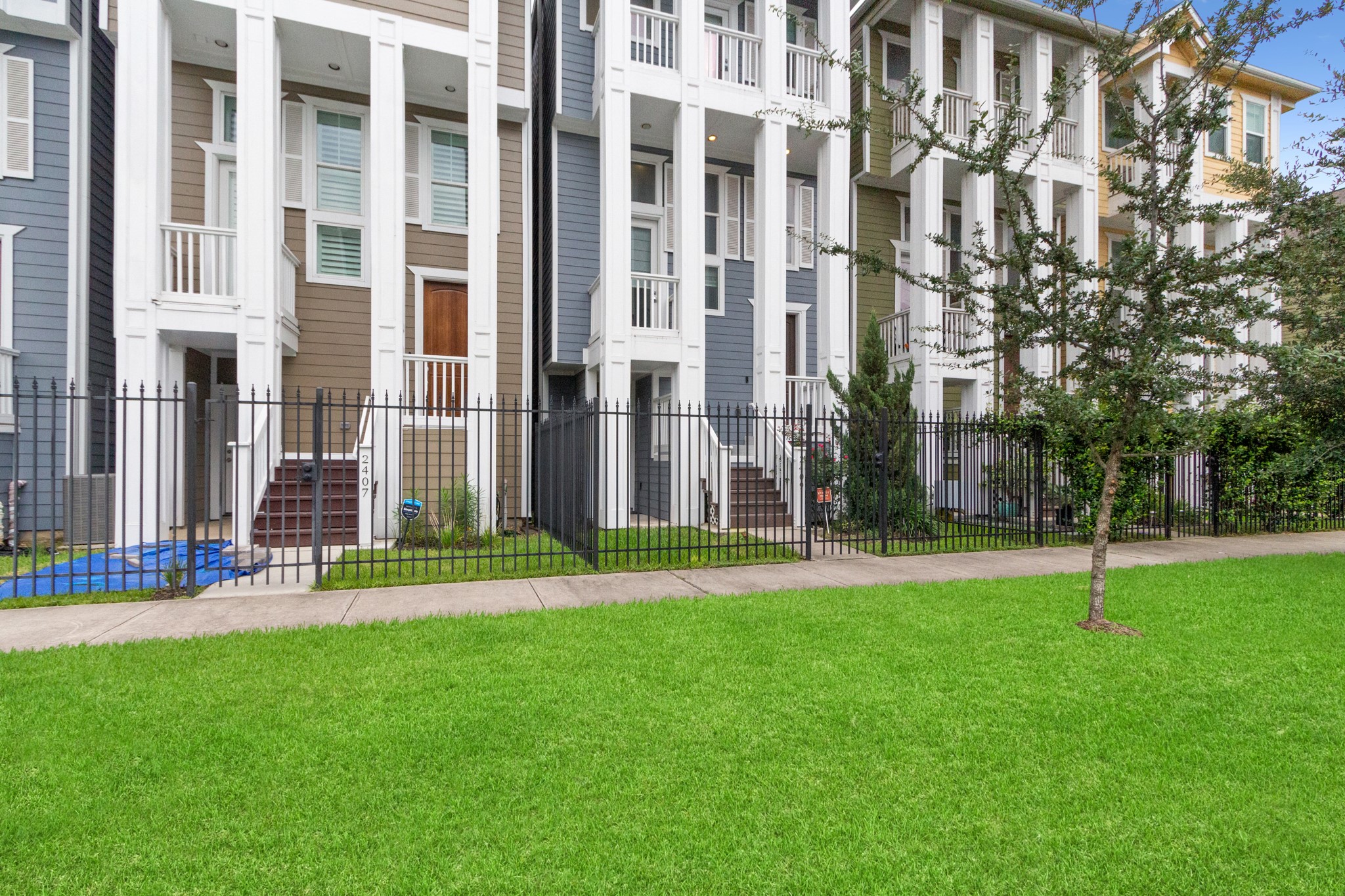 2409 Lawrence Street Houston, TX 77008 - Photo 21 of 21 front view of a building with a yard