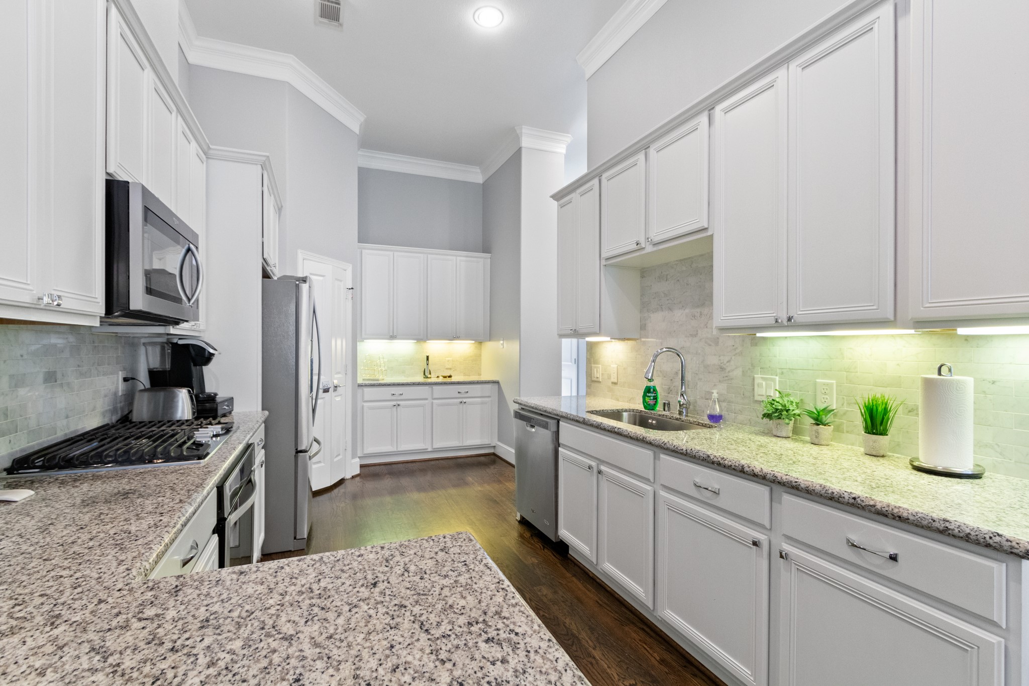 2409 Lawrence Street Houston, TX 77008 - Photo 7 of 21 a kitchen with a sink stove and cabinets