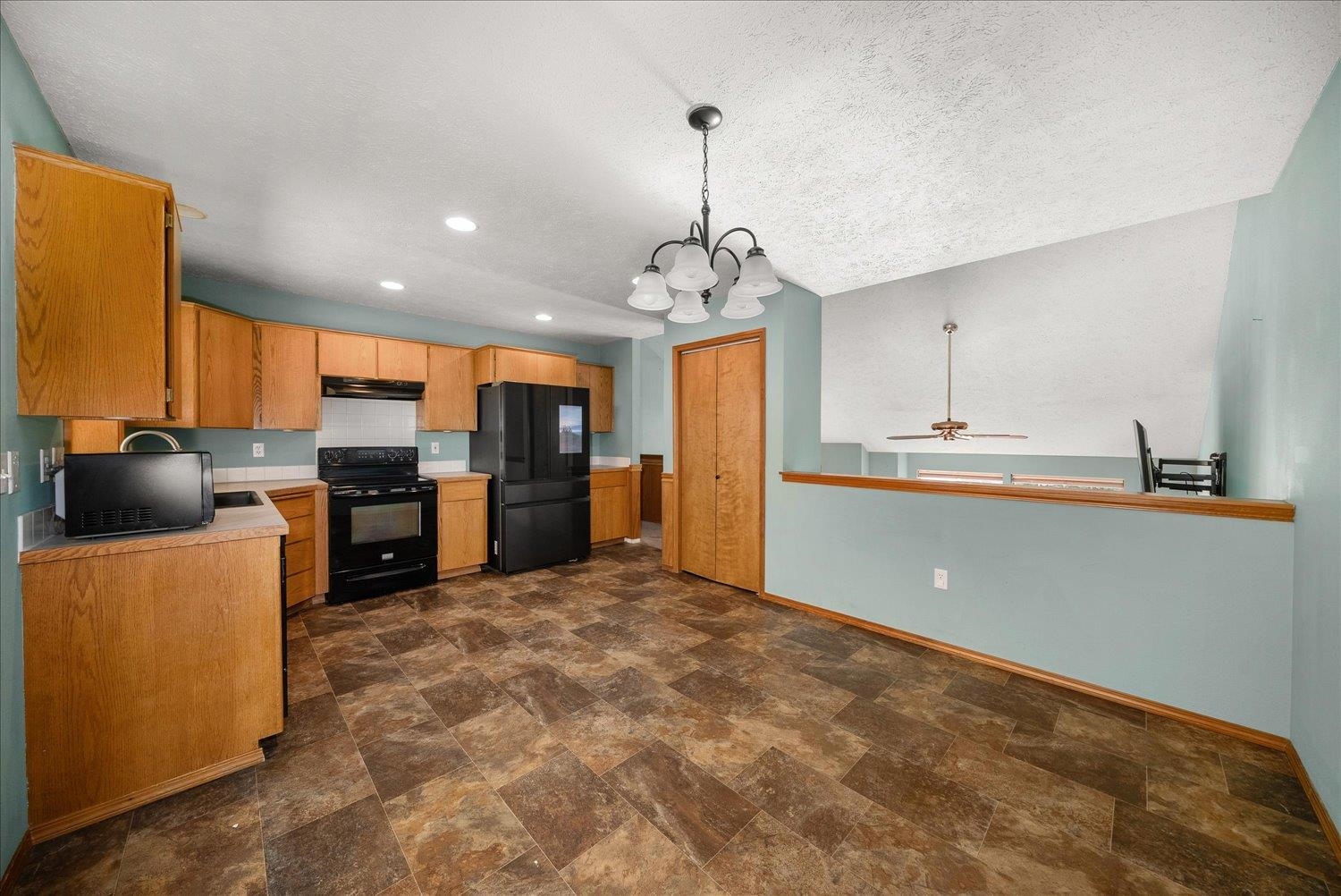 4105 East Center Road Mead, WA 99021 - Photo 12 of 49 Gallery Image 12