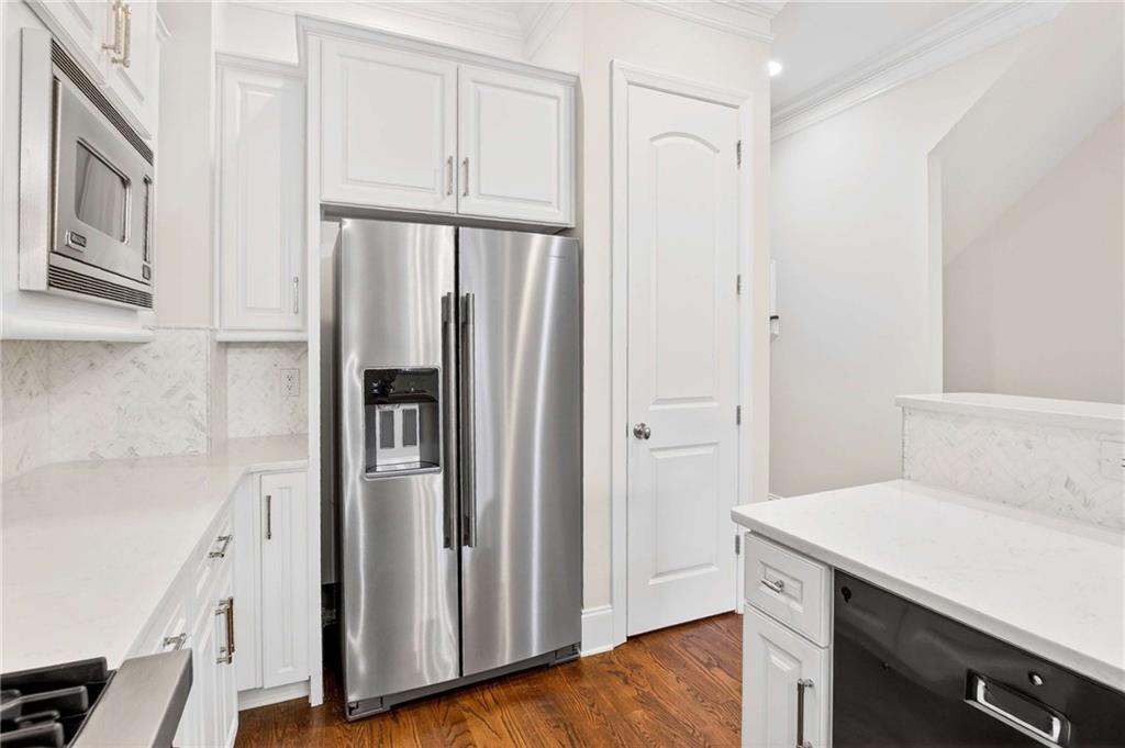 841 Inman Village Parkway Northeast Atlanta, GA 30307 - Photo 11 of 27 a kitchen with a refrigerator and countertop