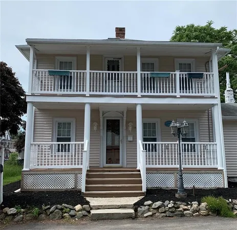 $1,650 | 14 Wallace Avenue, Unit 2, Warwick, RI 02886