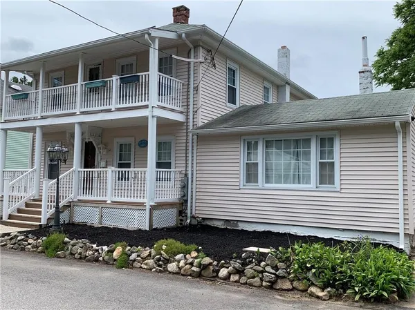 $1,650 | 14 Wallace Avenue, Unit 2, Warwick, RI 02886