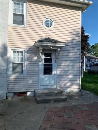 $1,650 | 14 Wallace Avenue, Unit 2, Warwick, RI 02886