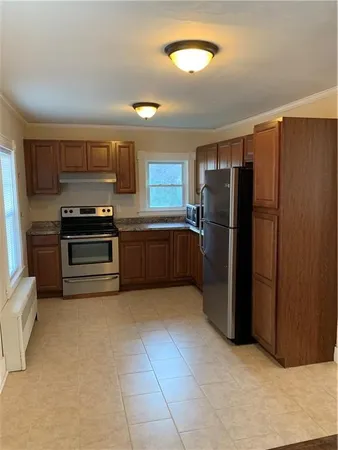 $1,650 | 14 Wallace Avenue, Unit 2, Warwick, RI 02886