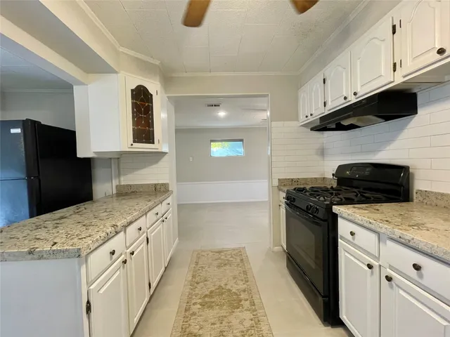 $1,750 | 1112 Southampton Drive, Angleton, TX 77515