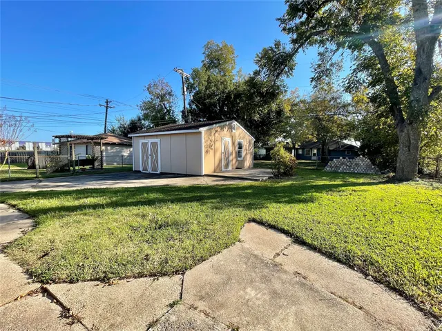 $1,750 | 1112 Southampton Drive, Angleton, TX 77515
