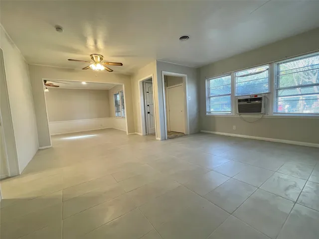 $1,750 | 1112 Southampton Drive, Angleton, TX 77515