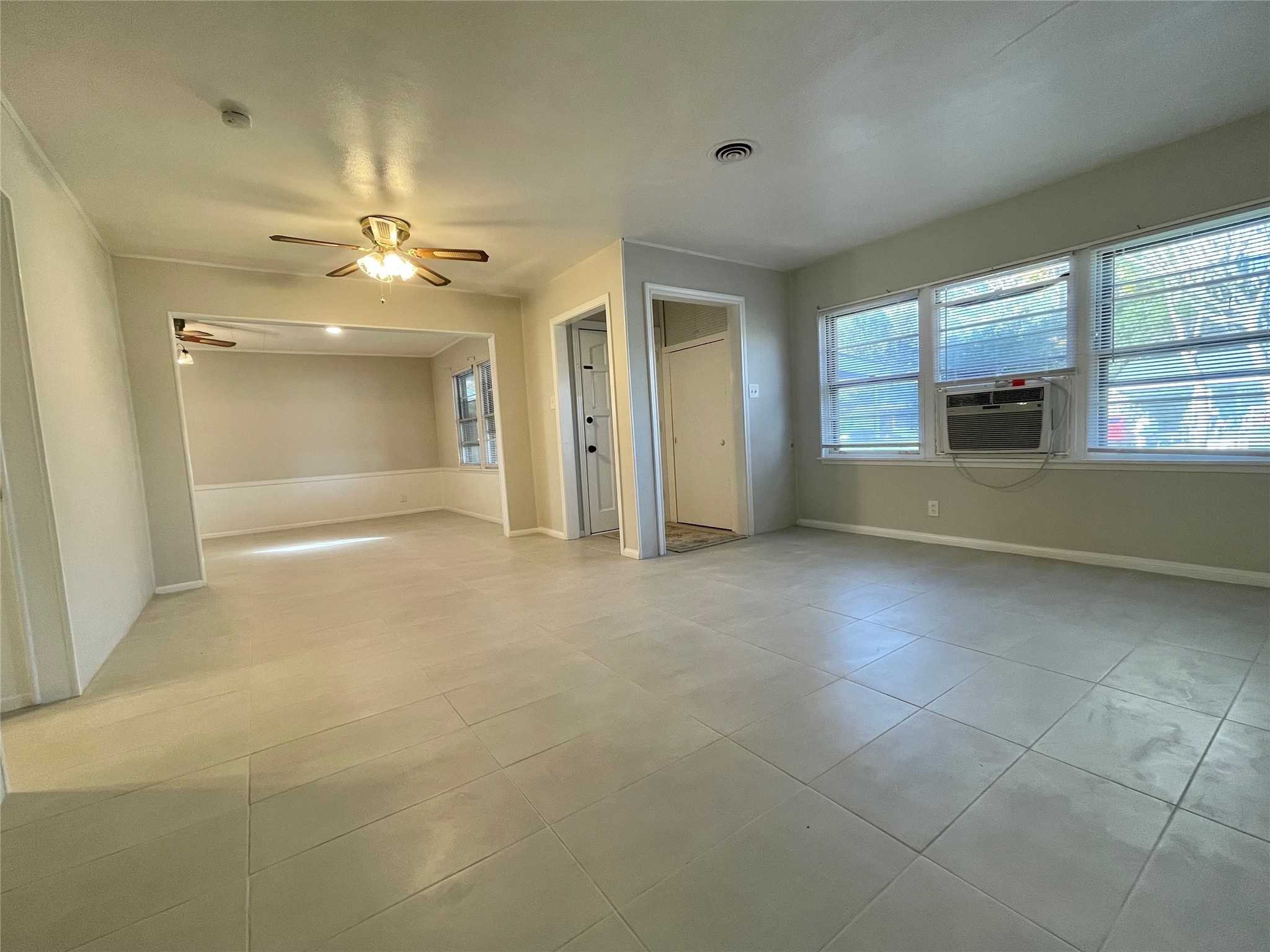 1112 Southampton Drive Angleton, TX 77515 - Photo 4 of 36