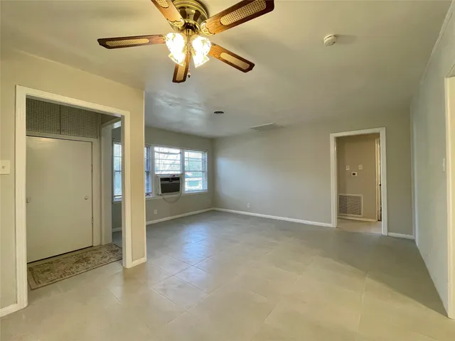 $1,750 | 1112 Southampton Drive, Angleton, TX 77515