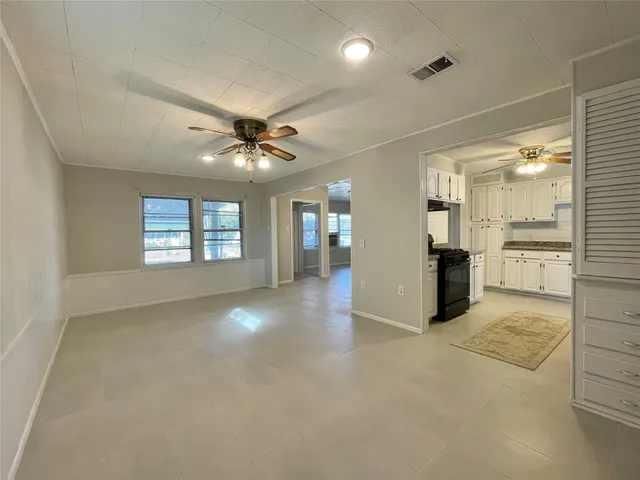 $1,750 | 1112 Southampton Drive, Angleton, TX 77515