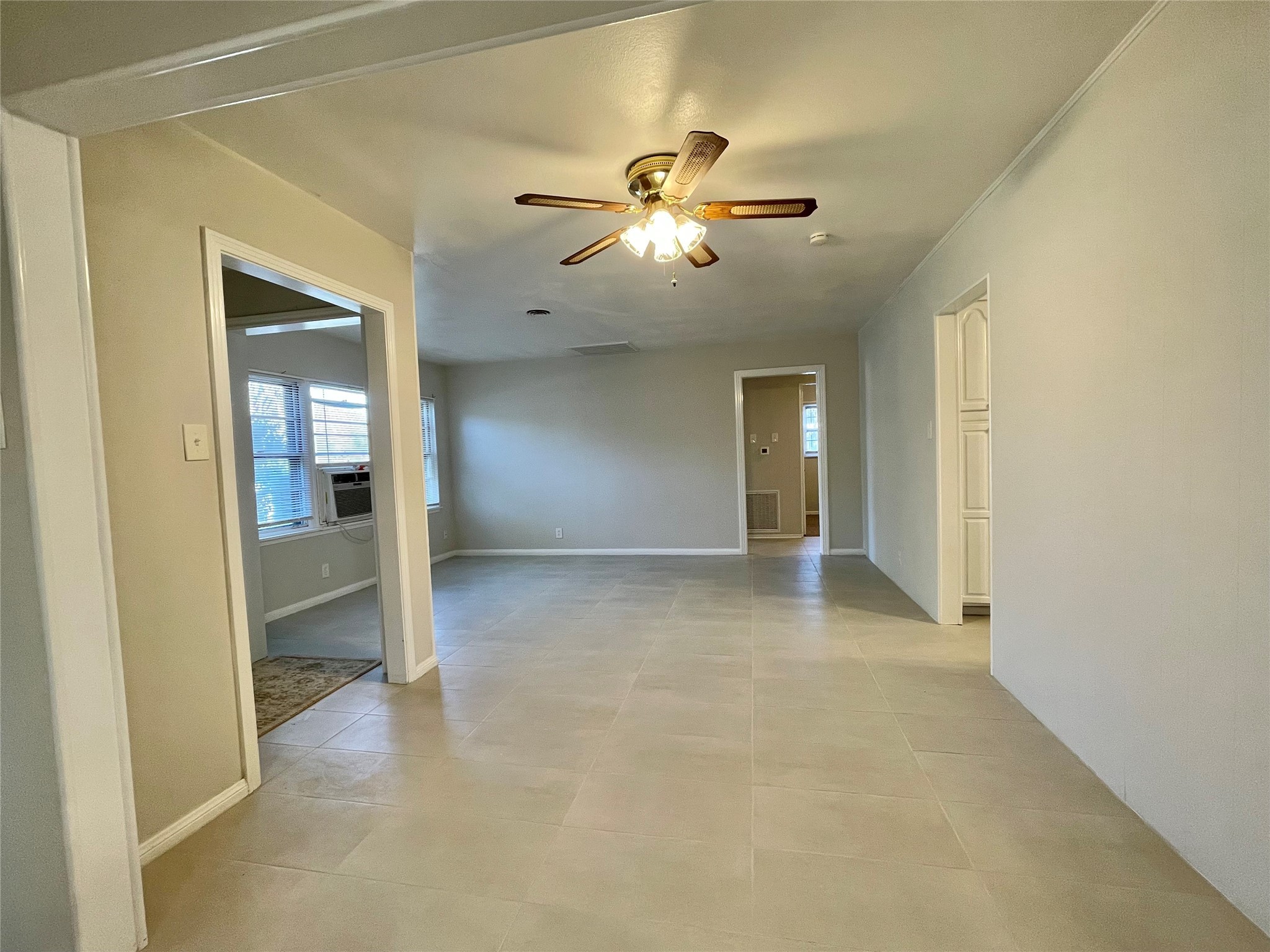 1112 Southampton Drive Angleton, TX 77515 - Photo 9 of 36