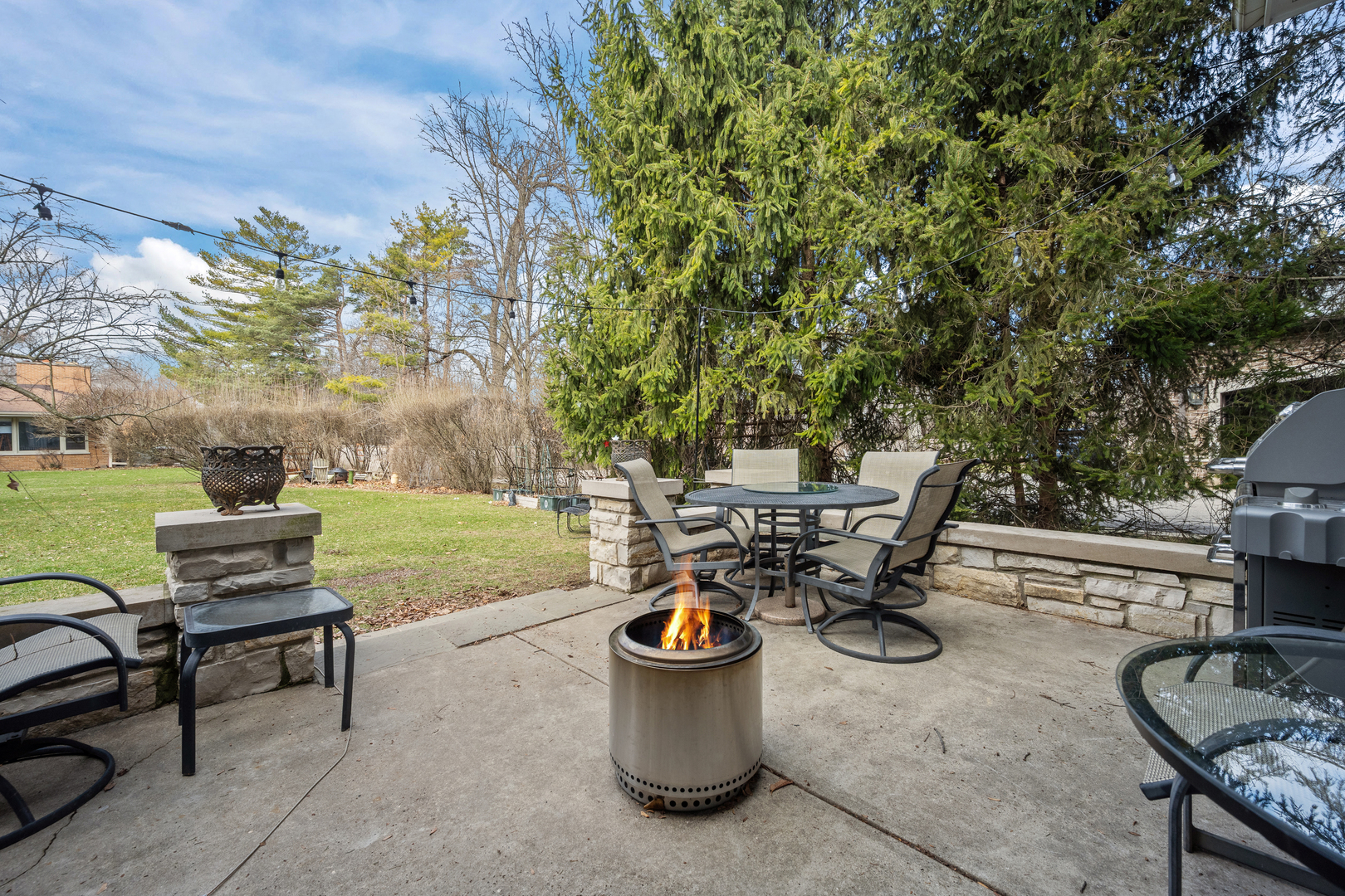 780 Prairie Road Glencoe, IL 60022 - Photo 7 of 30 a view of a backyard with sitting area