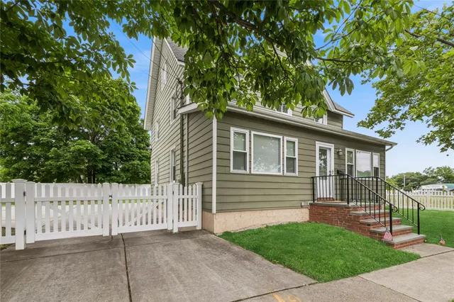 $849,000 | 401 Ocean Avenue, Malverne, NY 11565