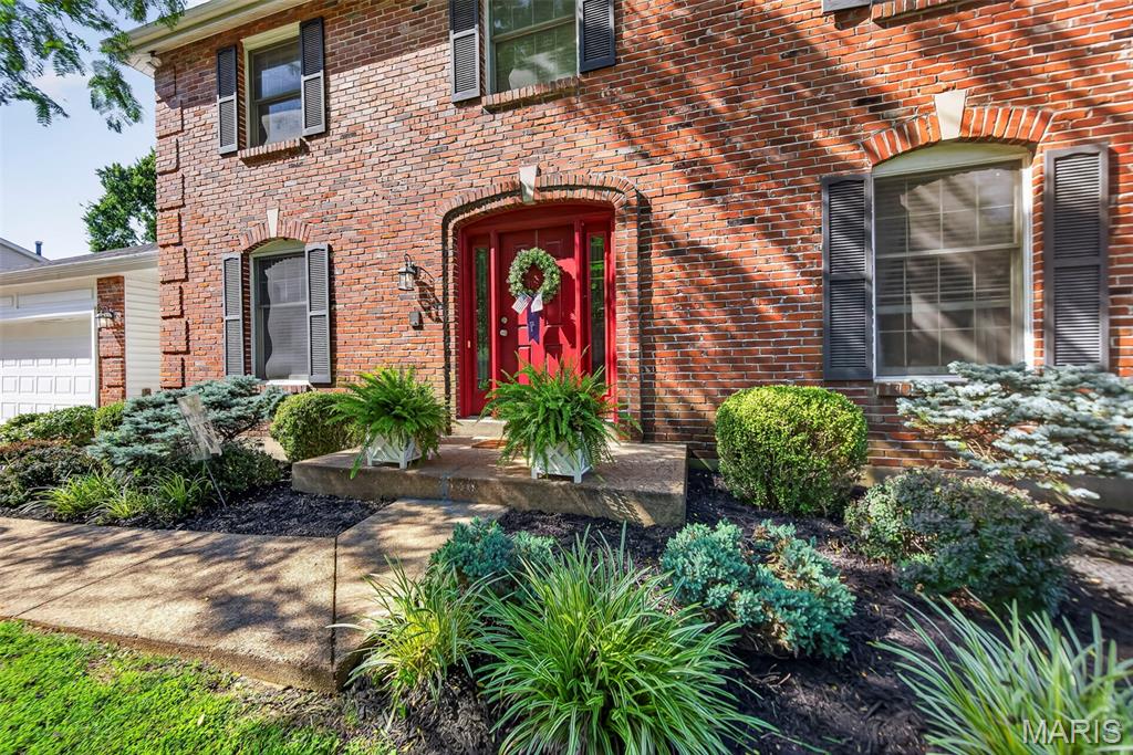 3636 Whispering Ridge Lane St. Louis, MO 63129 - Photo 3 of 71 Gallery Image 3
