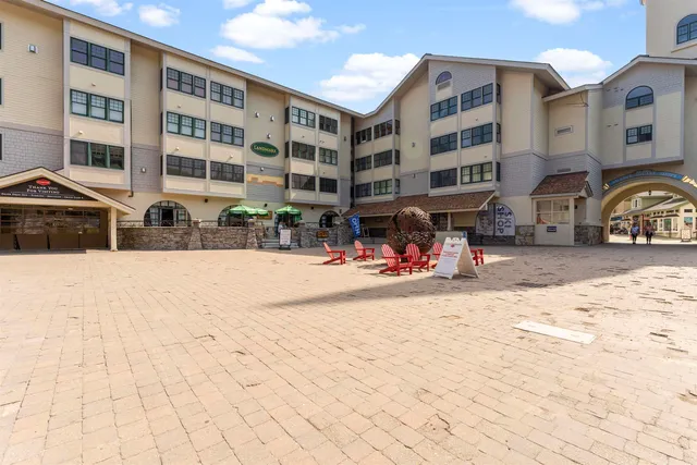 $899,000 | 19 Village Lodge Road, Unit 407, Stratton, VT 05340