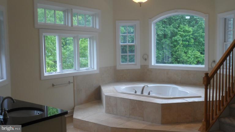 13575 Woodmore Road Bowie, MD 20721 - Photo 7 of 30 Bath (Master)