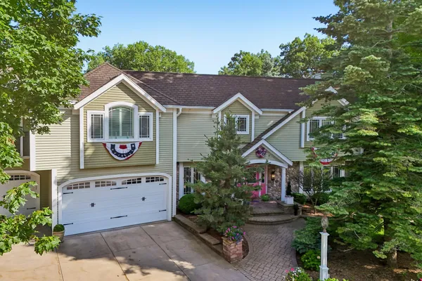 $799,900 | 702 Glenwood Court, Jefferson, WI 53549