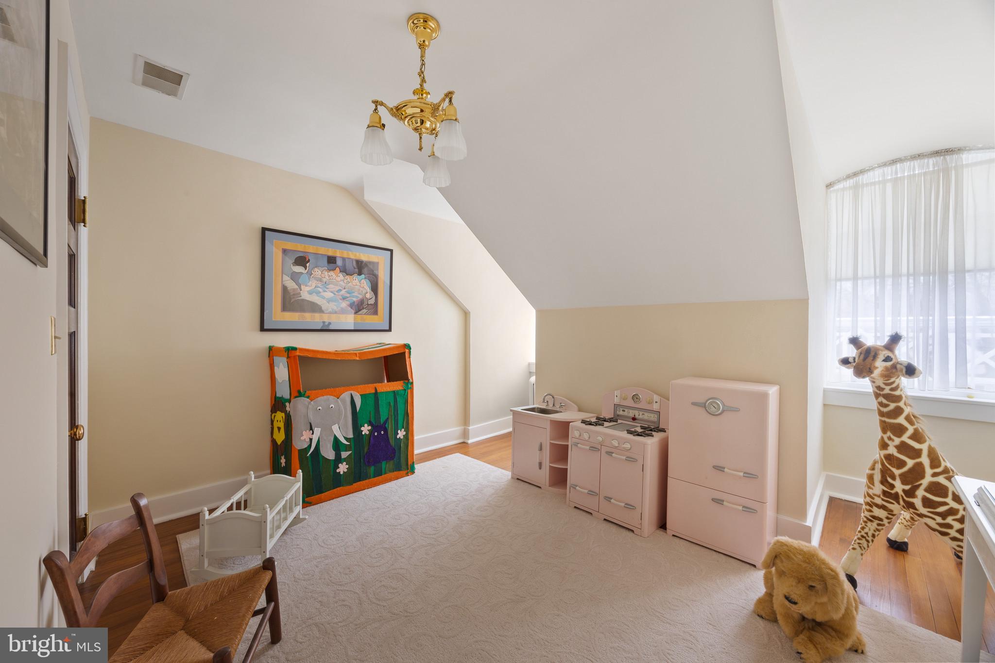 4102 Greenway Baltimore, MD 21218 - Photo 41 of 92 Third floor Playroom or Bedroom