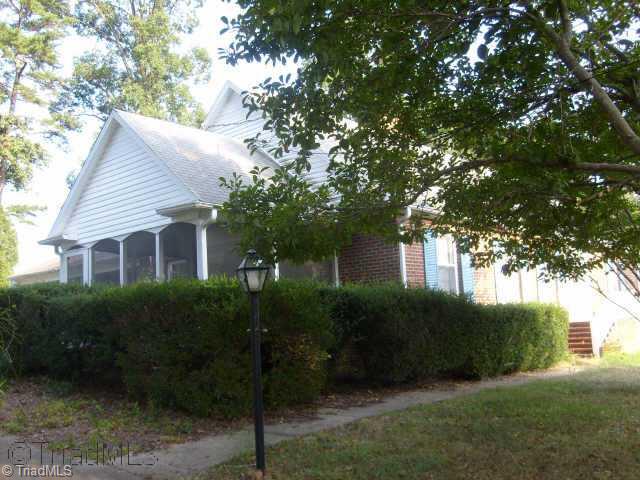 2841 St George Road Winston-Salem, NC 27106 - Photo 2 of 8 Other. Side view/screened porch