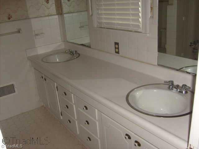 2841 St George Road Winston-Salem, NC 27106 - Photo 7 of 8 Other. Full bath in main level