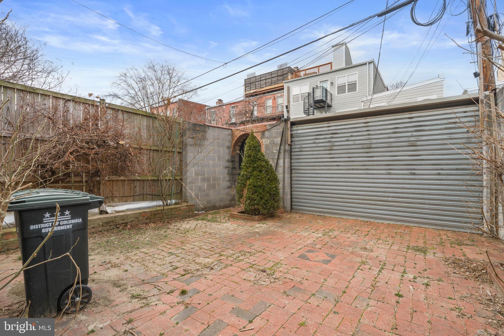 1920 11th Street Northwest Washington, DC 20001 - Photo 51 of 55 a backyard of a house