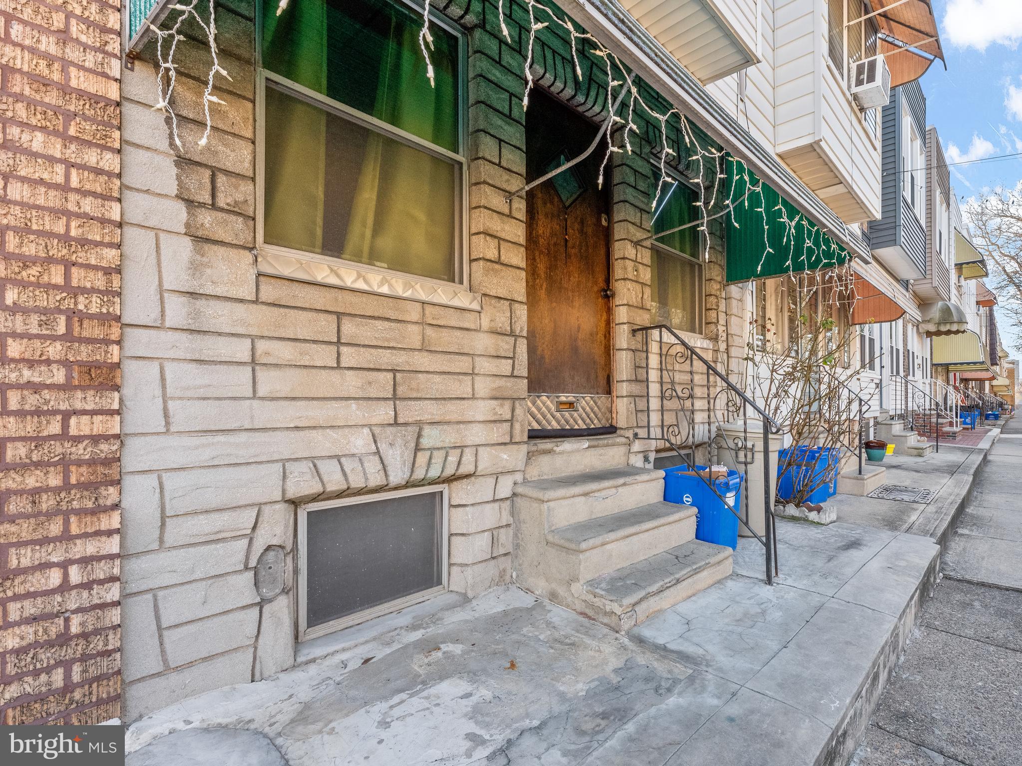 2203 South Lambert Street Philadelphia, PA 19145 - Photo 3 of 25