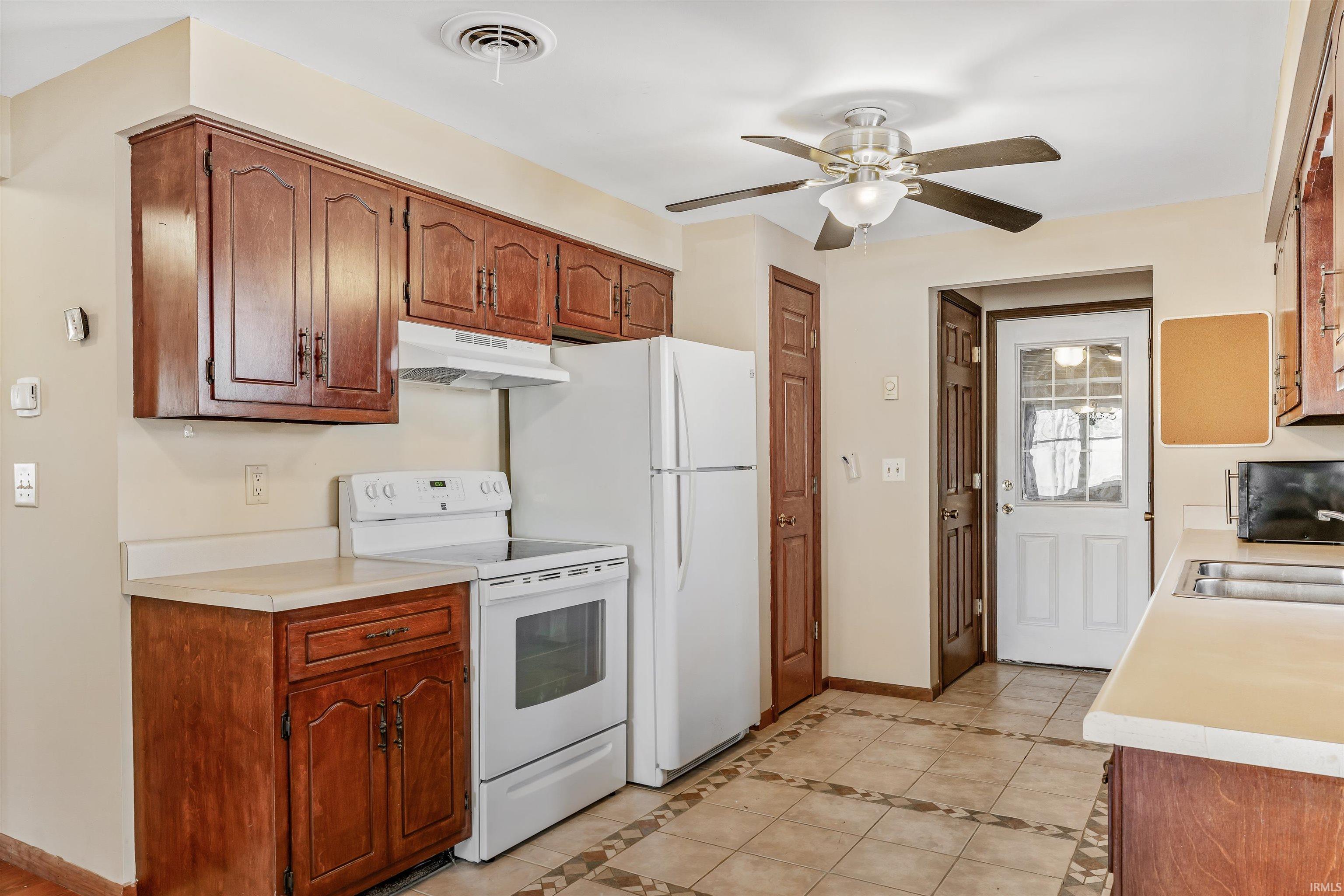 17532 Wappes Road Churubusco, IN 46723 - Photo 9 of 33 Gallery Image 9