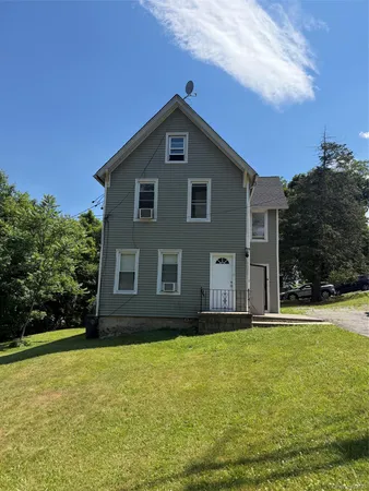 $2,800 | 8 Old Knollwood Road, White Plains, NY 10607