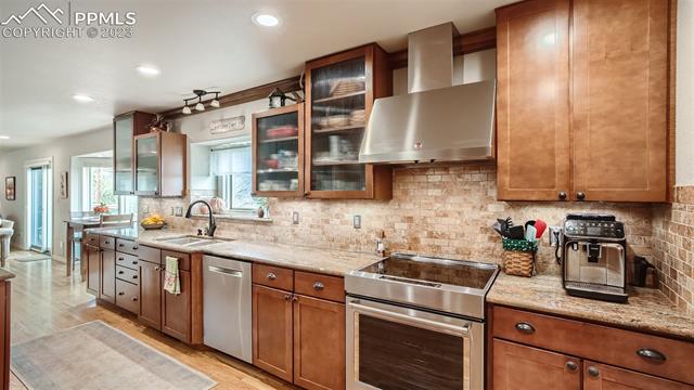 4710 Sandstone Road Monument, CO 80132 - Photo 8 of 28 Induction Stove with lower adjustable warming drawer