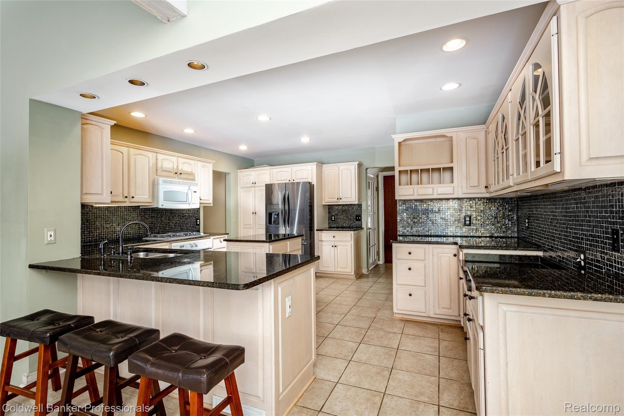 559 Pemberton Road Grosse Pointe, MI 48230 - Photo 15 of 44 559 Pemberton L022.jpg