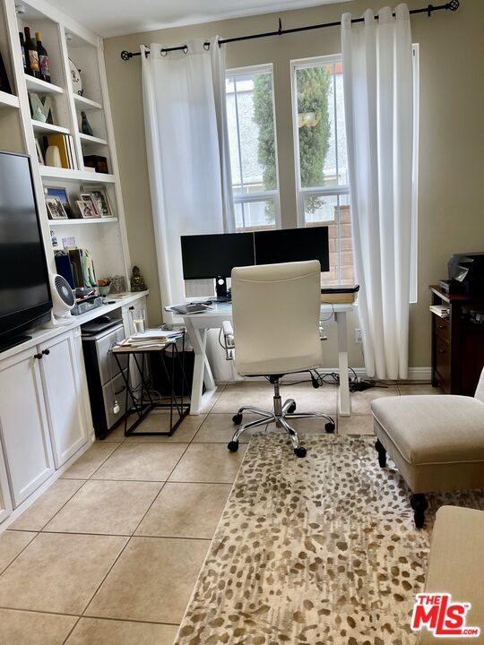 152 Park Hill Road Simi Valley, CA 93065 - Photo 14 of 16 a living room with furniture a rug and a window
